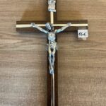 Seinarist tumedast puidust, metall-liistuga, kõrgus 30 cm